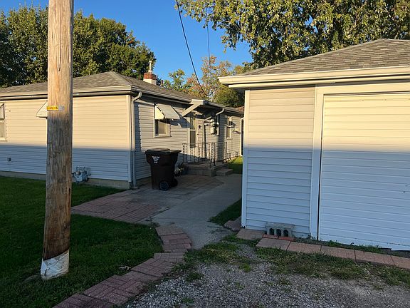 4th image of 221 W George St