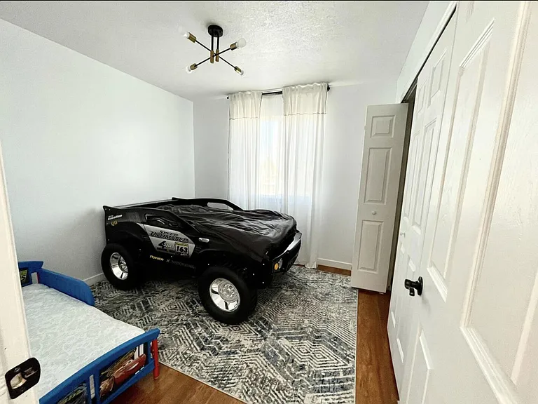 W Premier Ln — Photo 18