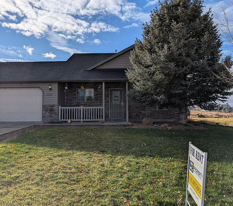 2088 E Saddleback View Dr
