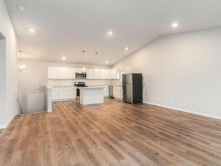 7669 Courtyard Pl — Photo 8