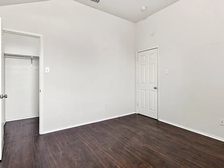 5905 Calloway Dr — Photo 9