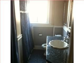 2nd image of 860 Chestnut St