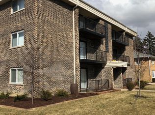 8936 31st St APT 3E, Brookfield, IL 60513
