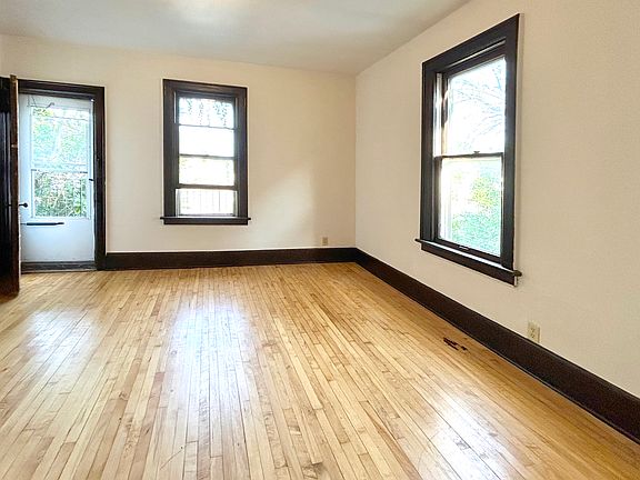 3rd image of 3172 N Bremen St #4