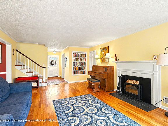 2nd image of 1010 N Harrison Rd
