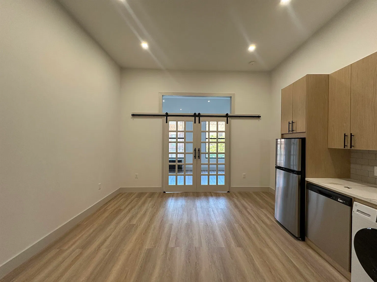1 bed, 1.0 bath, 422 sqft, $1,650 — Photo 3