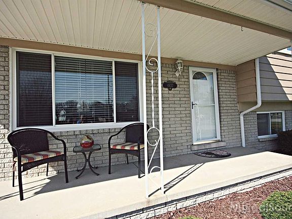 3rd image of 4427 Briar Dr