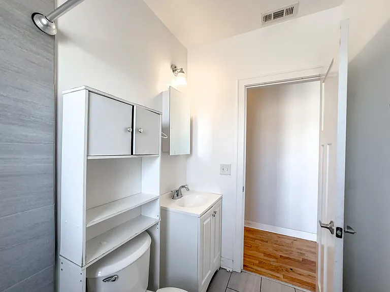 5610 N Western Ave #302 — Photo 10