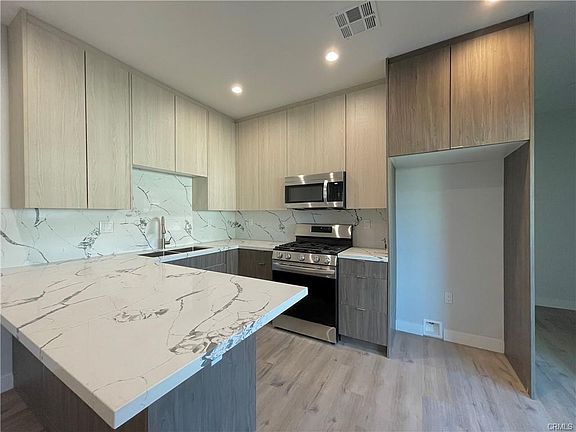 4th image of 7866 Clearfield Ave