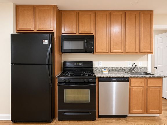 2nd image of 3354 W Wilson Ave APT Gn
