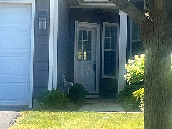 2nd image of 546 Woodcrest Dr Unit 546