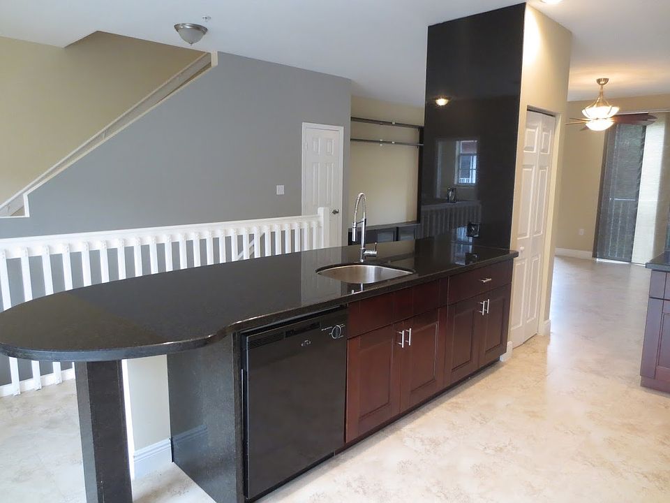 1st image of 2725 8th Ave #114