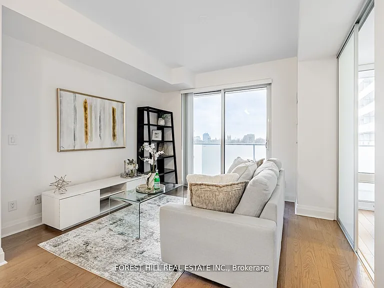 1080 Bay St #505 — Photo 11