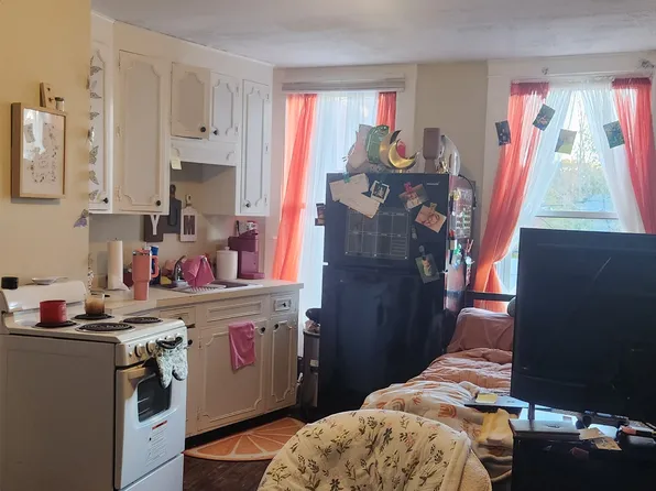 42 N Main St #3, Rochester, NH 03867