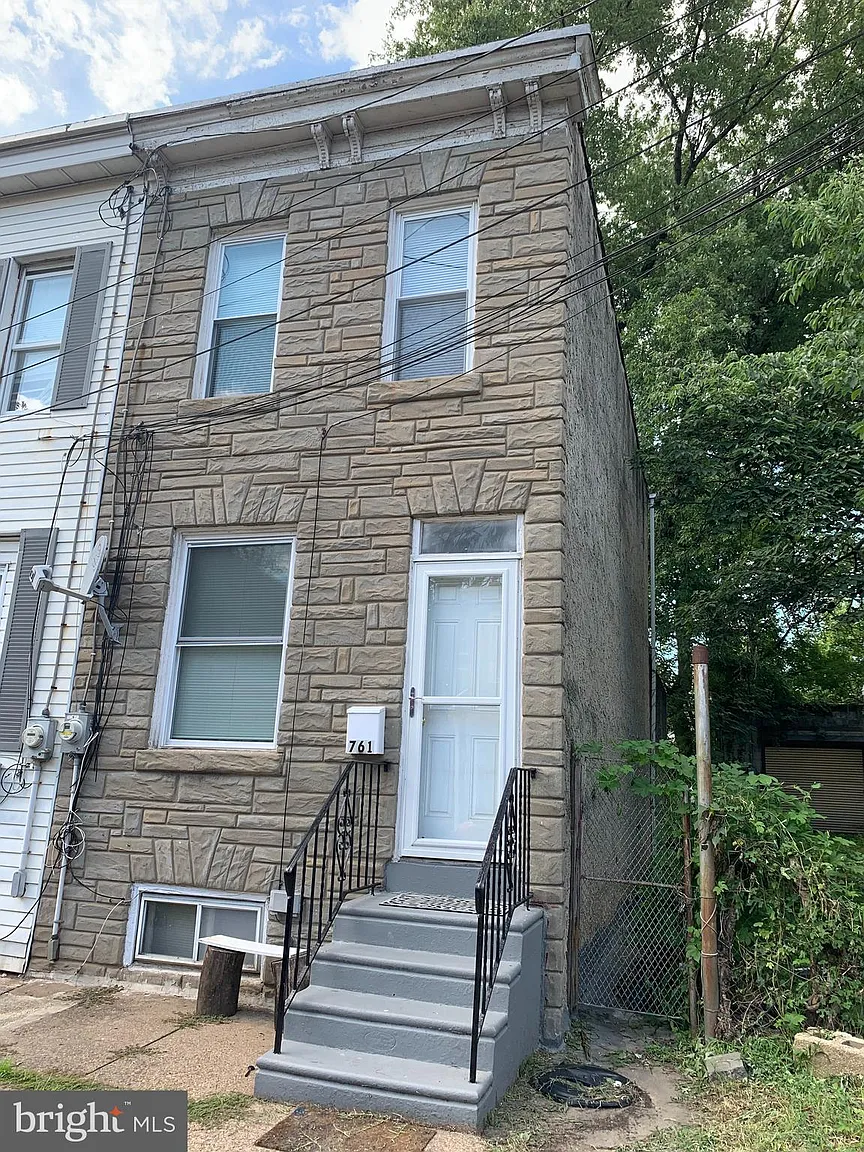761 Mount Vernon St photo 1