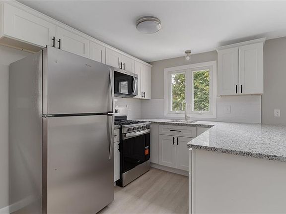 2nd image of 18 Laurel Ln