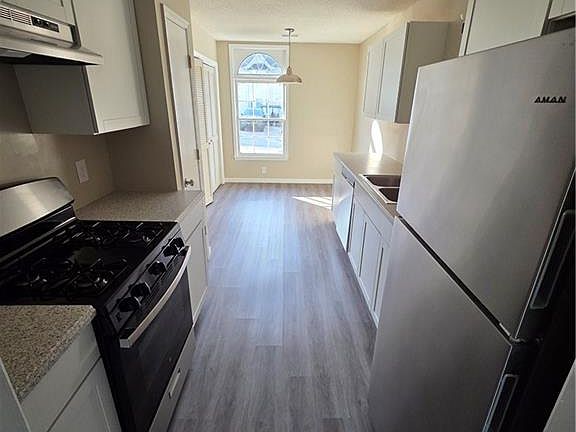 3rd image of 4871 Jenny Dr