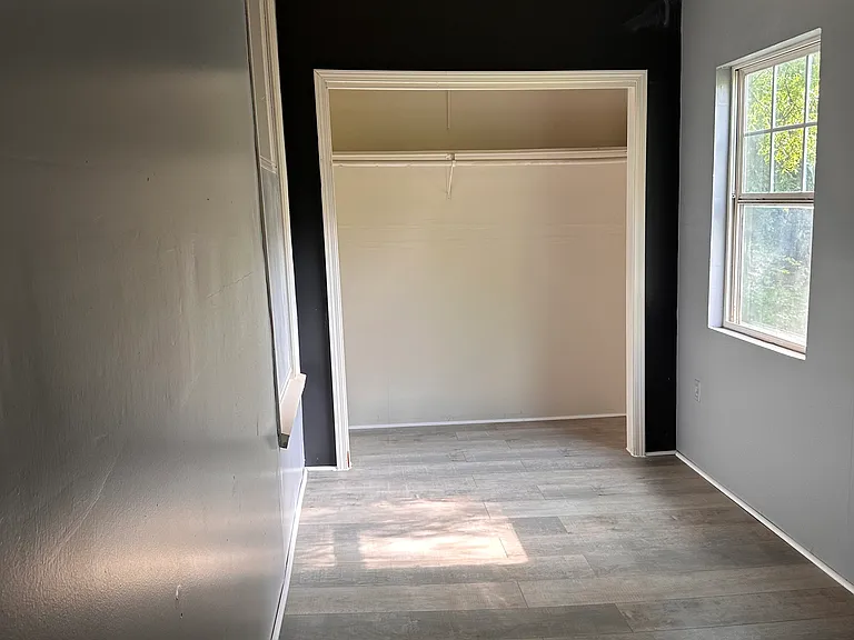 411 N Maple St — Photo 10