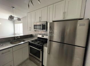 633 W Grace St #516, Chicago, IL 60613