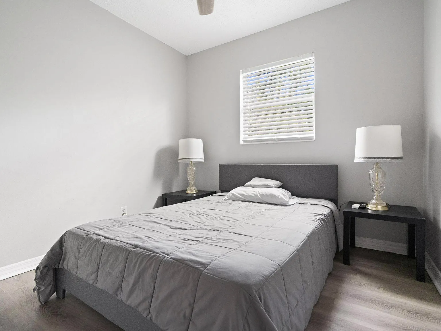 4 bed, 2.0 bath, 1200 sqft, $1,001 — Photo 3