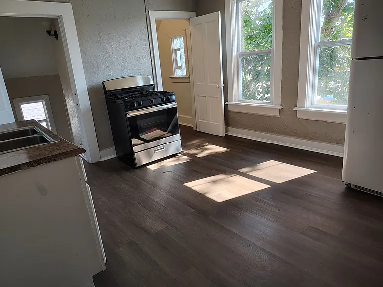 2840 N Vel R Phillips Ave — Photo 12