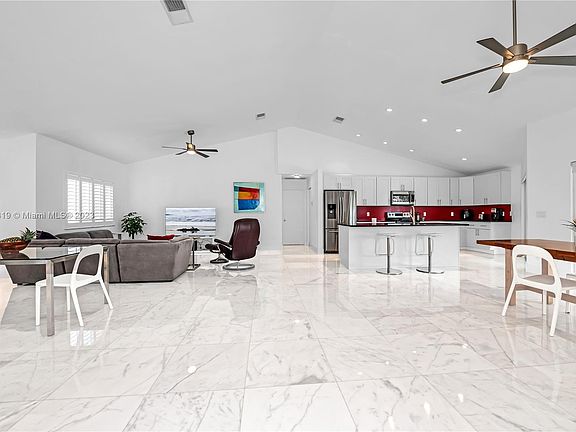 3rd image of 1501 W Oak Knoll Cir