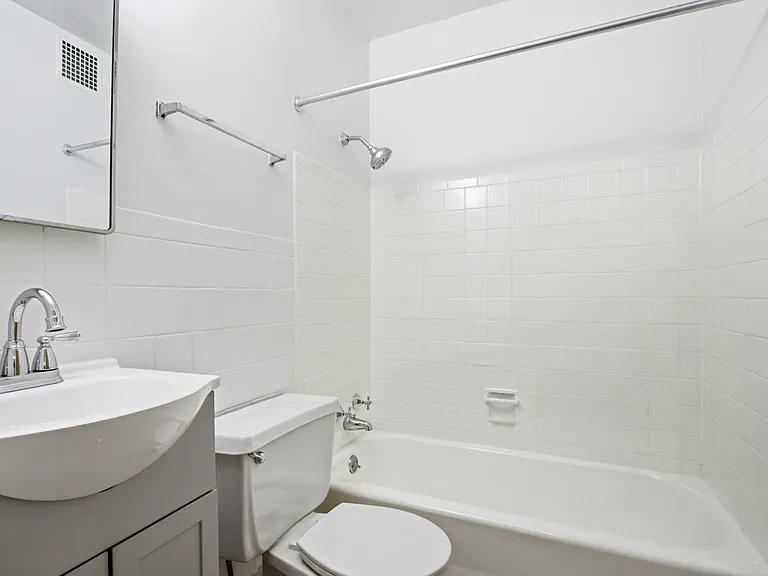 South Josephine Apartments — Photo 31
