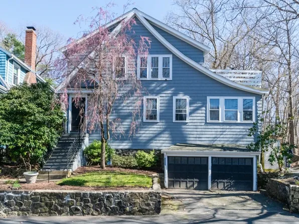 169 Walker Rd Floor 2, Swampscott, MA 01907