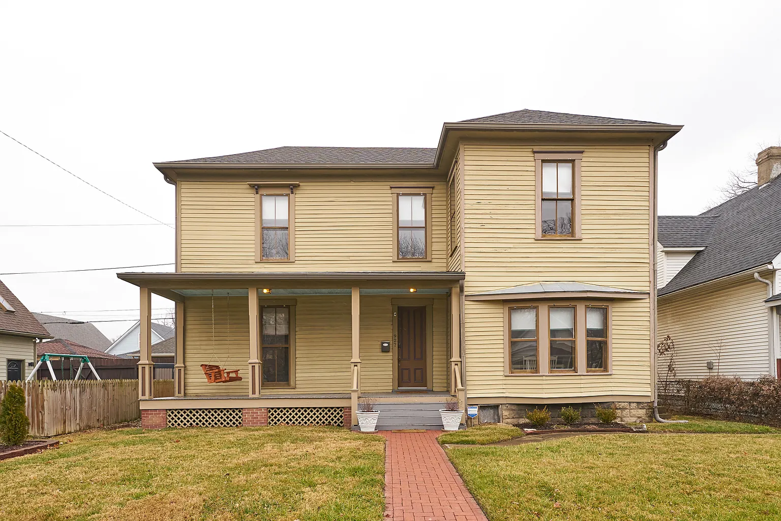 927 Tecumseh St photo 1