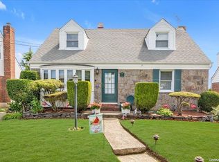 480 Emory Rd, Mineola, NY 11501