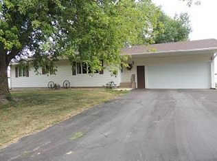 755 Farnham Ave, Farnhamville, IA 50538