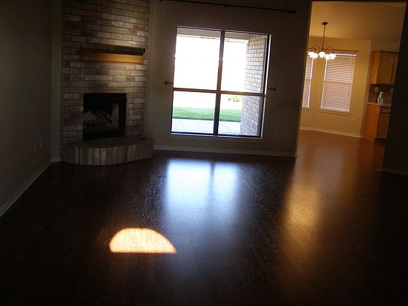 4th image of 2704 Wisteria Ln