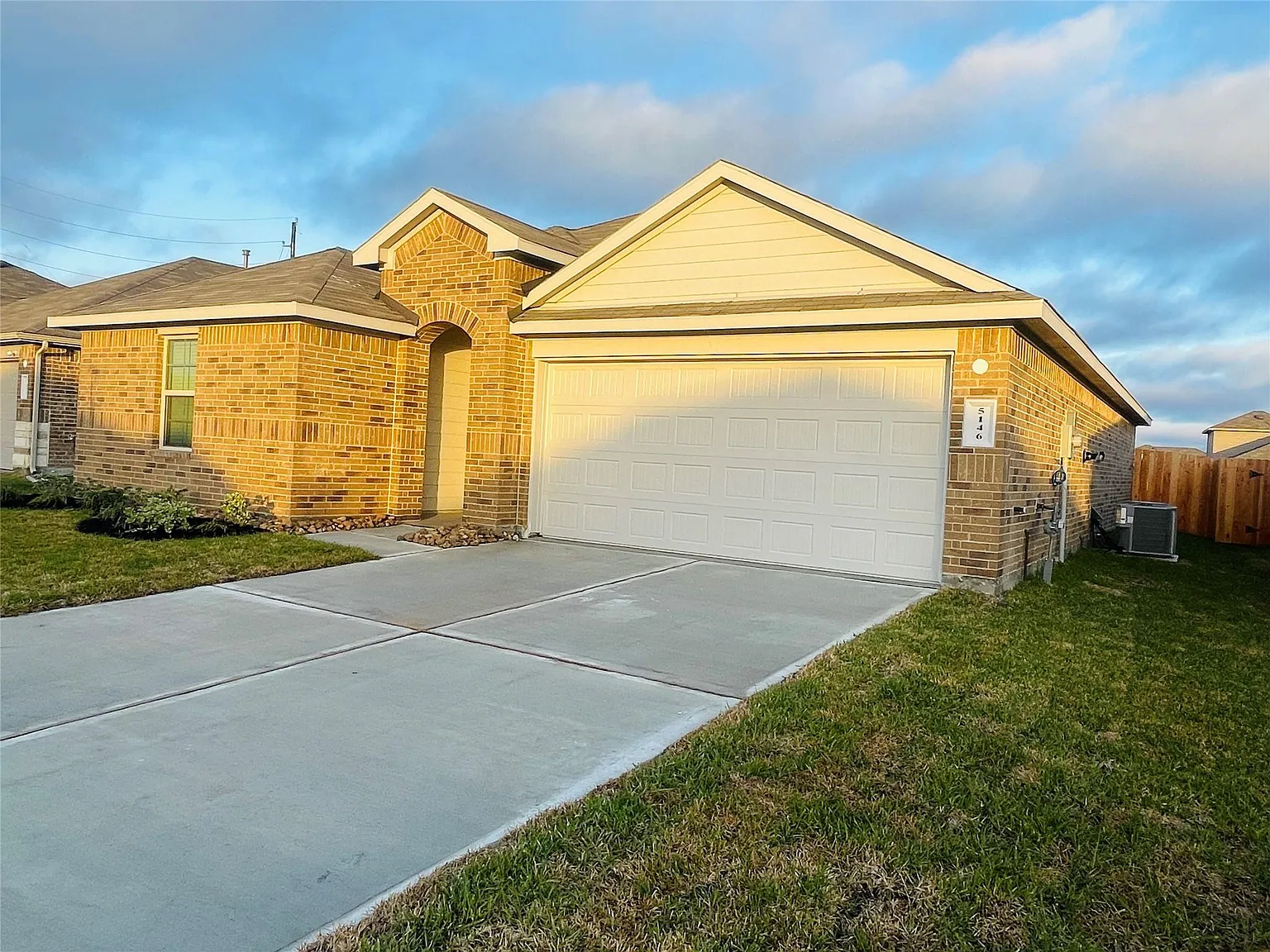 4 bed, 2.0 bath, 1702 sqft, $2,200 — Photo 1