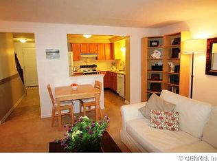 87 Courtshire Ln, Penfield, NY 14526