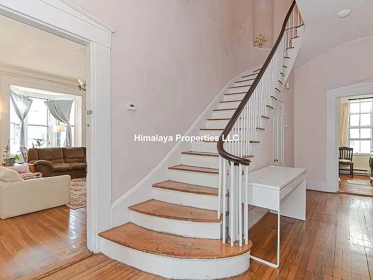 Hillside St — Photo 10