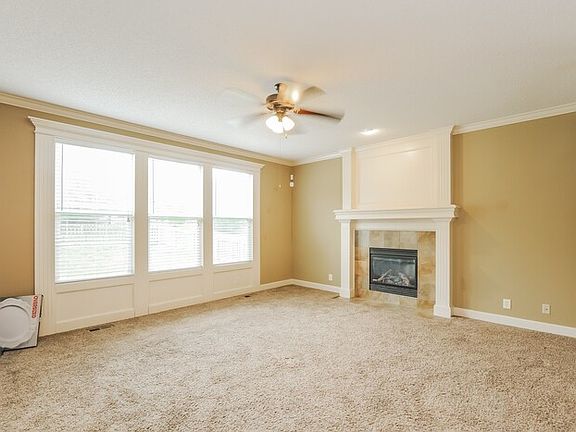2nd image of 212 W Cottonwood Dr