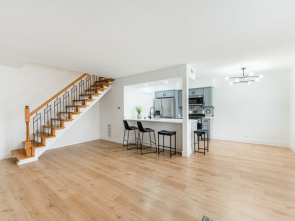 4th image of 1003 Cove Dr #133-C