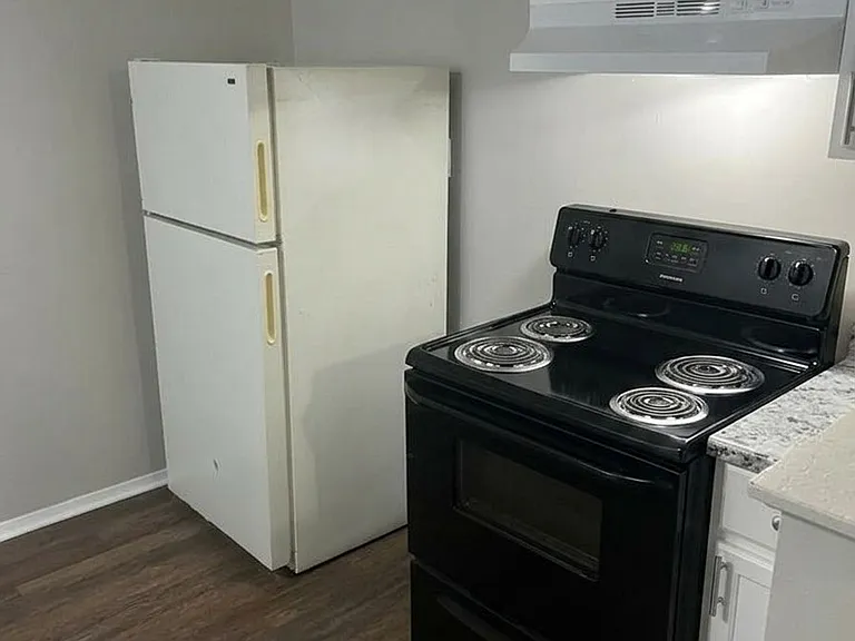 566 Glenwood Ave #5 — Photo 5