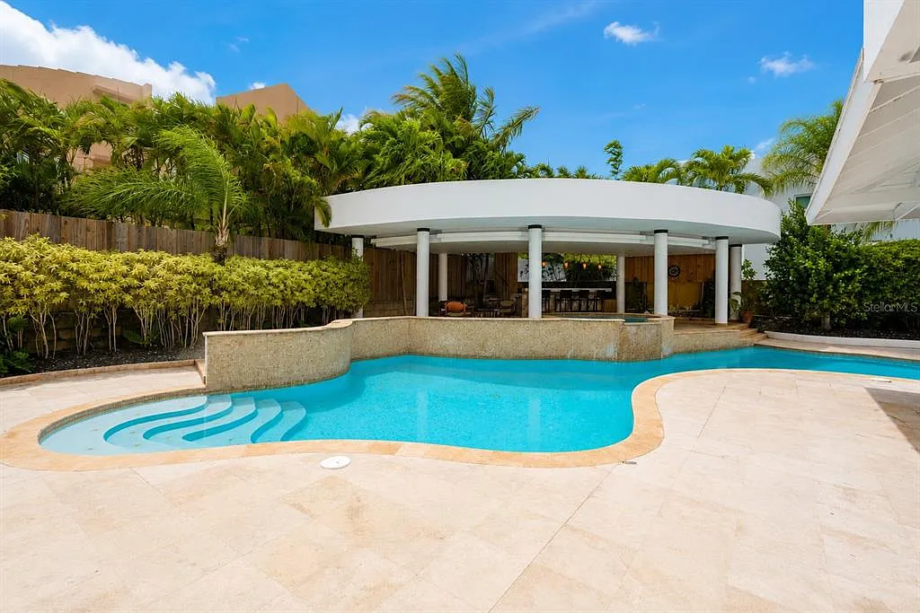 6 bed, 5.5 bath, 4200 sqft, $8,500 — Photo 2