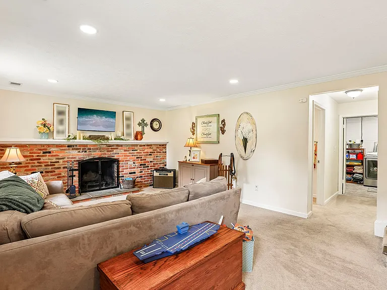 18033 Mill Creek Dr — Photo 33