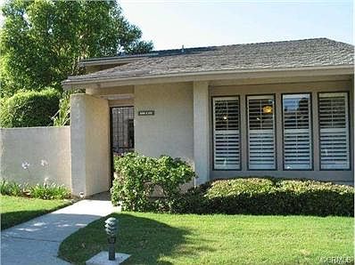 FRONT PATIO ENTRANCE TO FRONT DOOR