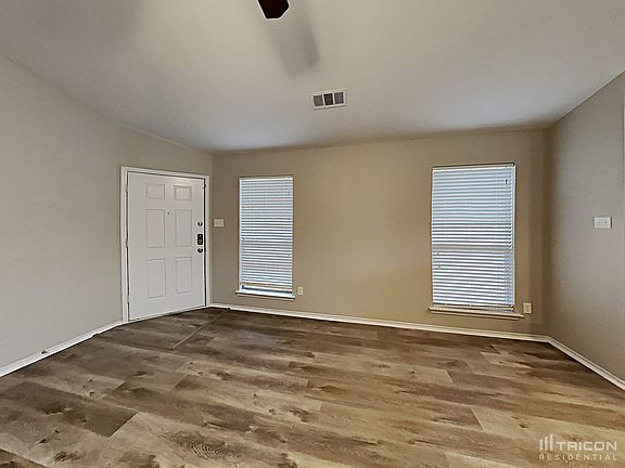 4th image of 1241 Cottonwood Dr