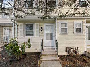 148 E Gate Ln, Hamden, CT 06514