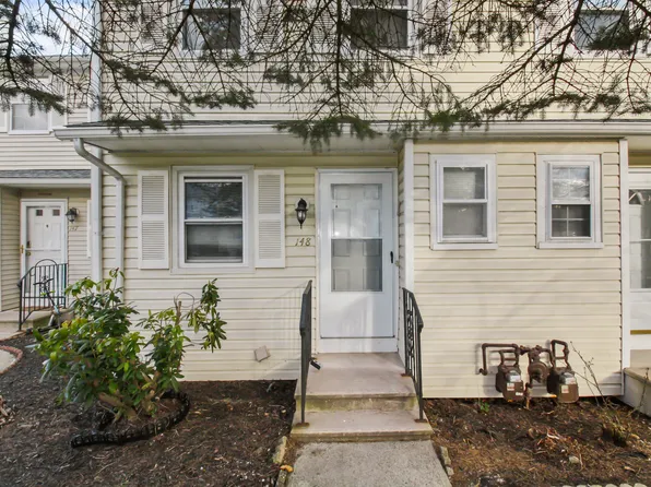 148 East Gate Lane #148, Hamden, CT 06514