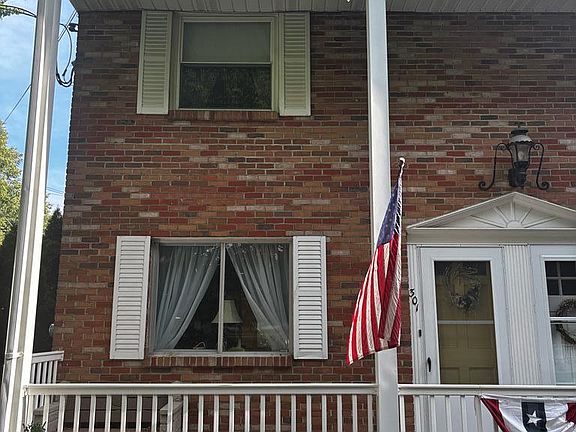 2nd image of 301 W Walnut St