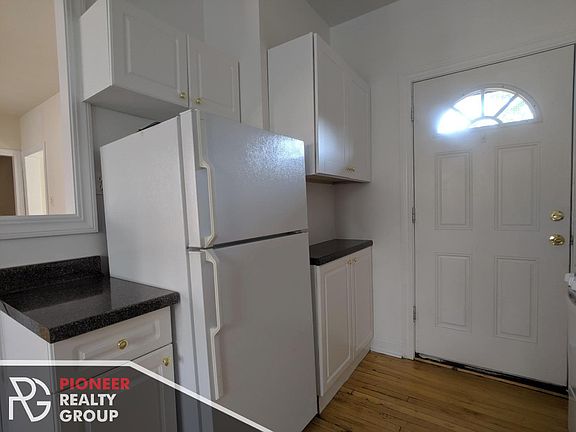 4th image of 3823 N Fremont St #3825W3
