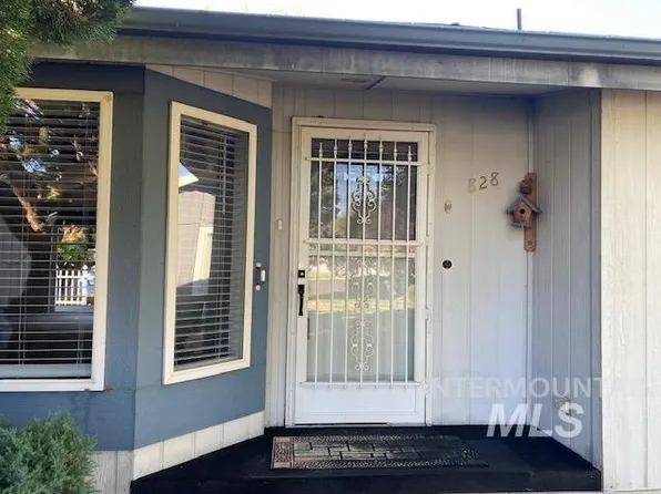 828 Juniper Ct, Lewiston, ID 83501