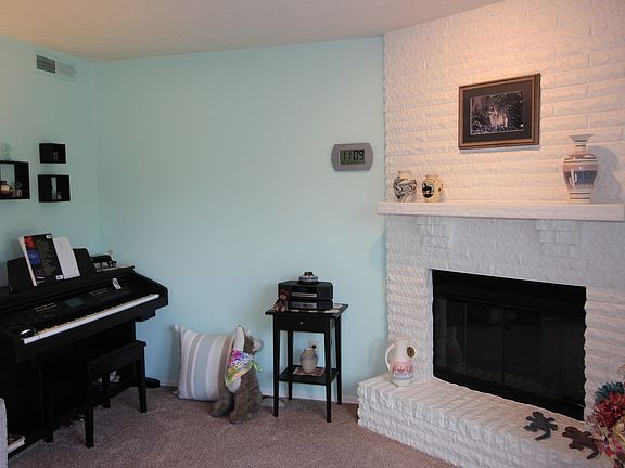4th image of 14 Canterbury Ct APT 35