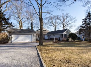 850 Luptons Point Rd, Mattituck, NY 11952