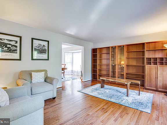 5th image of 7 Ballantrae Ct